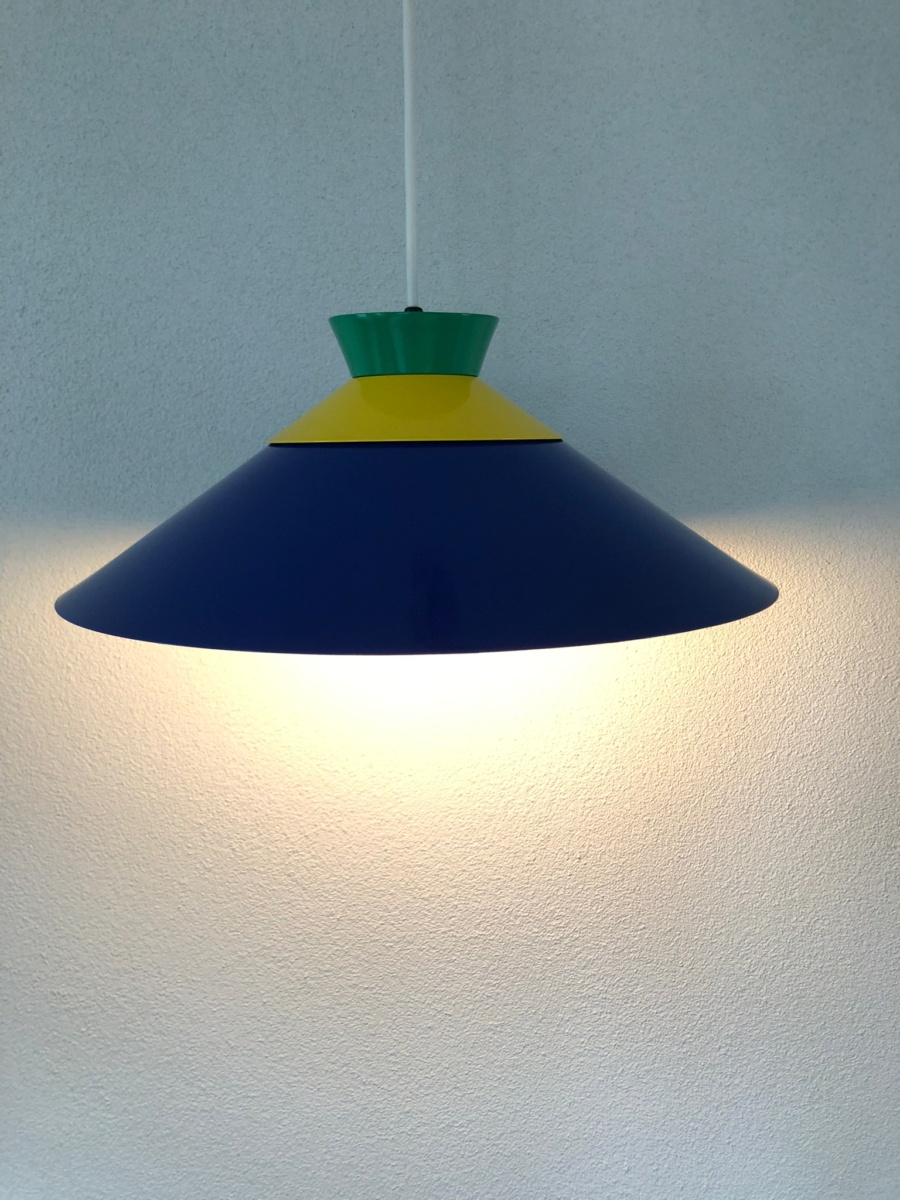 WLP Germany pendant lamp als vintage eyecatcher boven eettafel in retro interieur