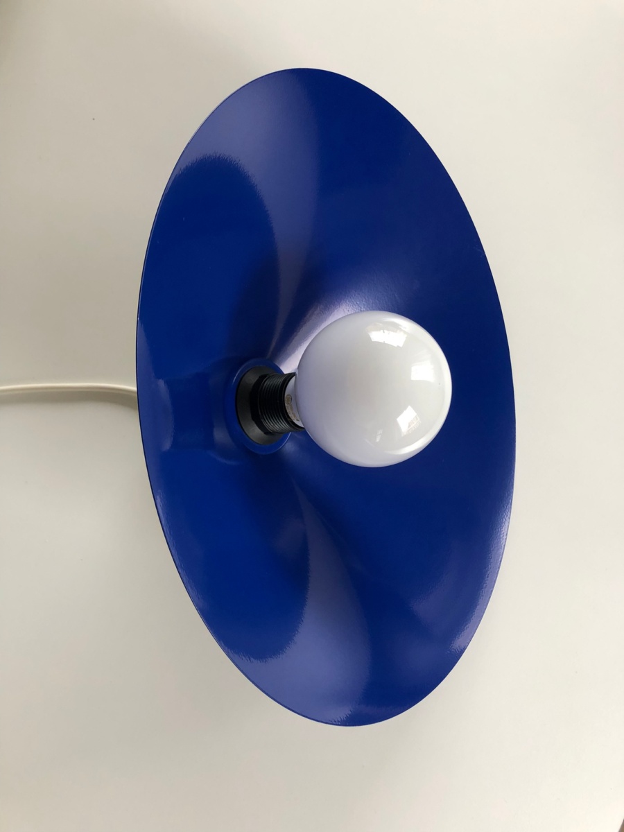 WLP Germany pendant lamp als vintage eyecatcher boven eettafel in retro interieur