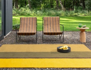 Buitenkleden op terras met loungeset en planten – sfeervolle tuinsetting Stijlvolle buitenkleden voor jouw tuin of balkon