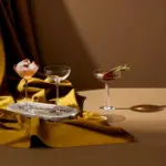 Close-up van sprankelende champagneglazen met bubbels – perfect voor kerst en oud & nieuw. Champagneglazen kopen, de mooiste champagneglazen voor elke interieurstijl. Van klassiek tot modern, deze selectie maakt het feestelijk.