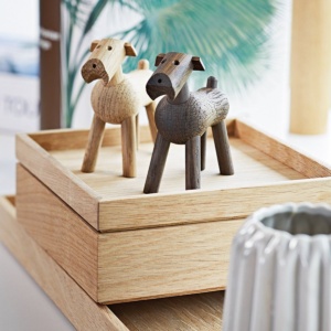 Interieurdecoratie met dierfiguren – stijlvol en modern – Dieren design items – Mister Design – Decoratieve design accessoires in dierenvorm hout hond tim Kay Bojesen