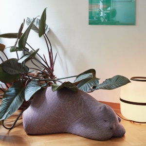 REsting Bear Front Vitra ijsbeer design – minimalistisch interieur – Dieren design items – Mister Design – Decoratieve design accessoires in dierenvorm