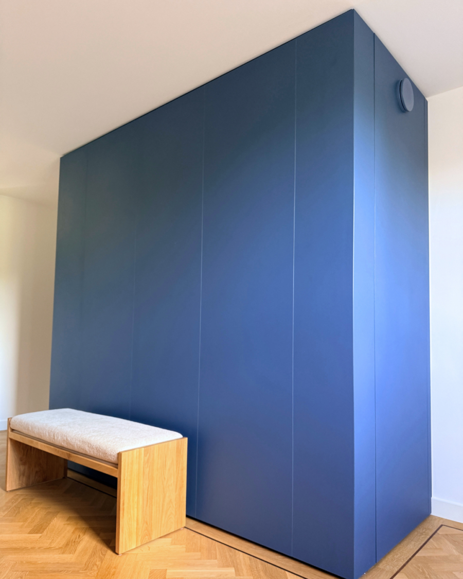 architectuur woning appartement blauw kastenwand meterkast interieur