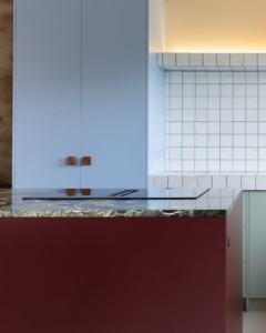 interieurcharmeur-bordeaux-lichtblauw-keuken-detail