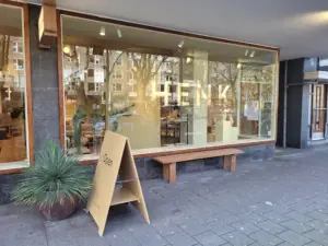 Studio HENK meubelwinkel aan de Mariniersweg in Rotterdam